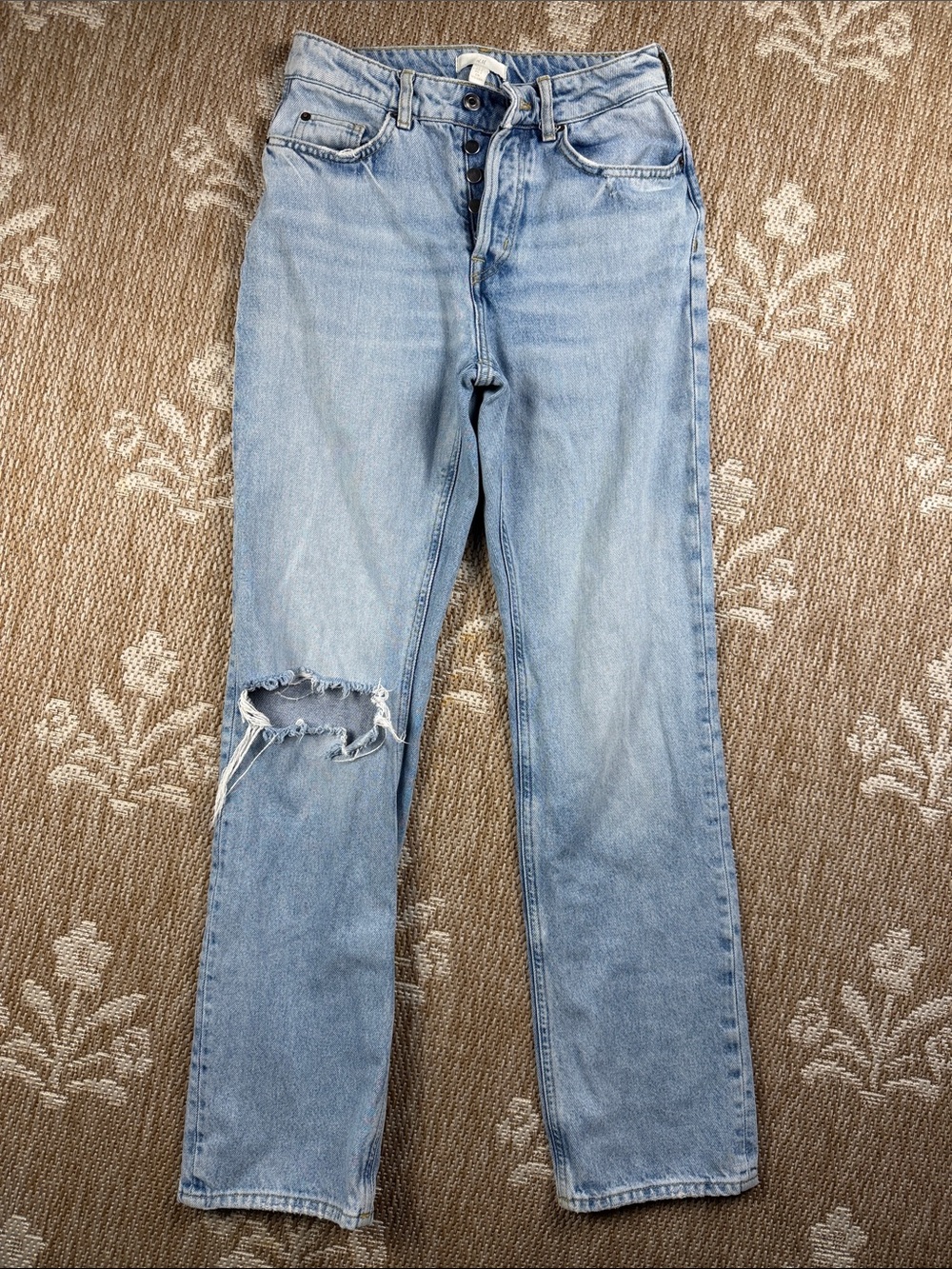 H&M Light Blue Boyfriend Jeans with Distressed Knee